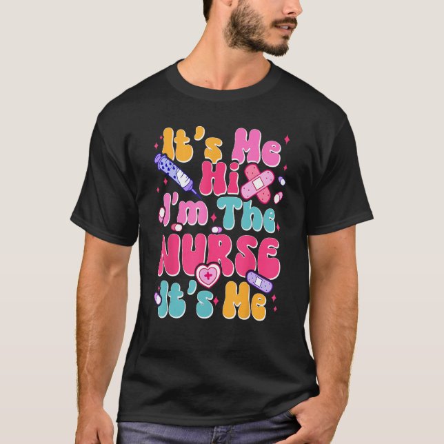 T-shirt Groovy Its Me Hi Im The Nurse Its Me Mens Womens (Devant)