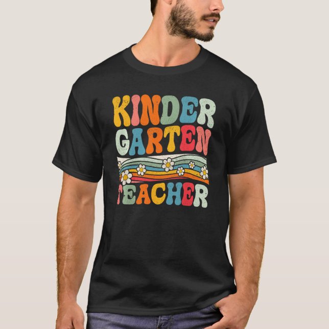 T-shirt Groovy Kindergarten Teacher First Day Of Back To S (Devant)