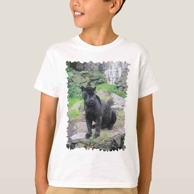 T-shirt Gros chat Jaguar noir assis sur le rocher (Devant)