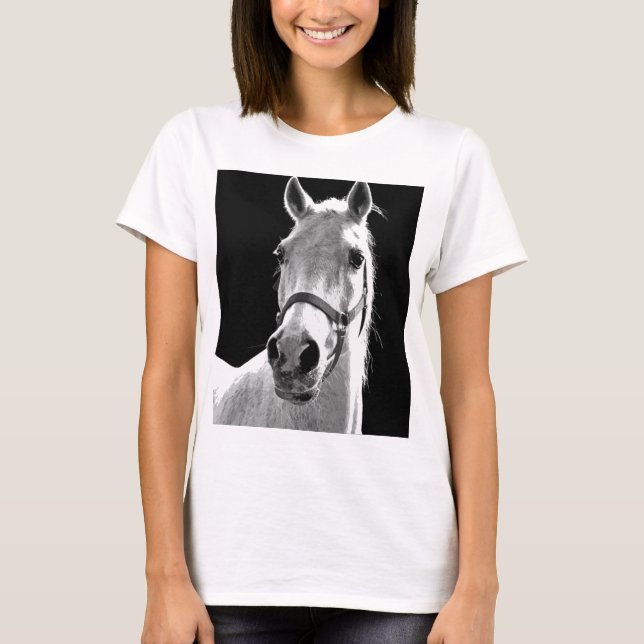 T-shirt Gros plan Cheval blanc noir en nuit (Devant)
