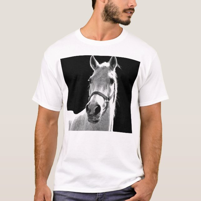 T-shirt Gros plan Cheval blanc noir en nuit (Devant)