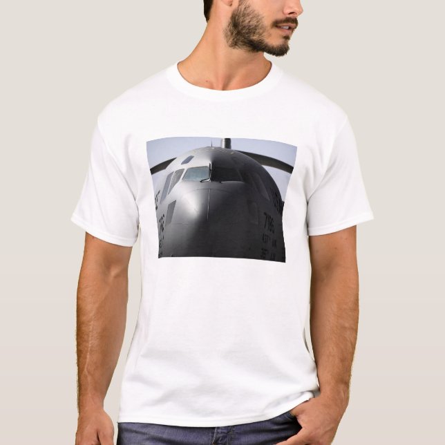 T-shirt Gros plan de l'avant d'un C-17 Globemaster III (Devant)
