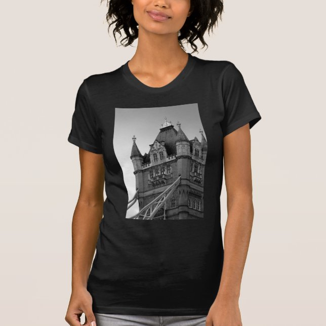 T-shirt Gros plan du London Tower Bridge (Devant)