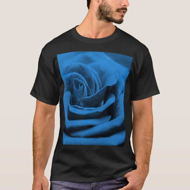 T-shirt Gros plan rose bleue rouge, macro beauté. (Devant)
