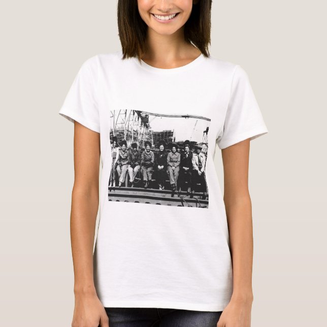 T-shirt Groupe de femmes soudeuses pendant la Seconde Guer (Devant)