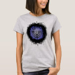 T-shirt Grunge Chanukah Menorah<br><div class="desc">Grunge design avec menorah et une étoile de David. Quelques pinceaux numériques utilisés dans cette oeuvre ont été fournis avec la permission de Obsidian Dawn : www.obsidiandawn.com.</div>