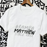 T-shirt Grunge moderne noir et blanc pour le Grampa Cool<br><div class="desc">Ce design grandiose et moderne est composé de la typographie de san serif.</div>