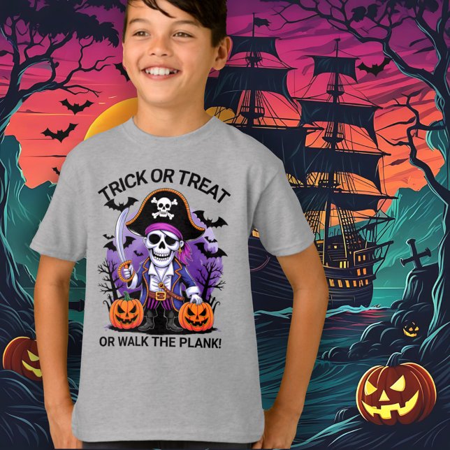 T-shirt Halloween Pirate Trick or Treat or Walk the Plank (Créateur téléchargé)