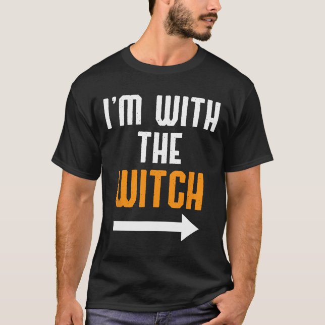 T-shirt Halloween Pour Les Hommes Je suis Avec La Sorcière (Devant)