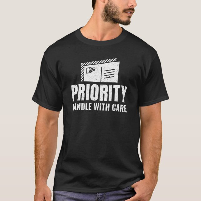 T-shirt Handle prioritaire avec soin Postal Worker Mailman (Devant)