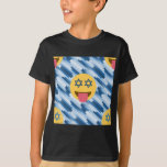 T-shirt hanoukka chanukkah emoji<br><div class="desc">chanukka, chanukkah, emoji, drôle, hannukah, Hanoukka, hanoukka emoji, hanoukka, visage heureux, hébreu, jours fériés, juif, juif, judaïsme, étoile de david, jaune bleu, passover, yom Kippour, rayé, bleu, blanc, pastel - "star de david""emoji juif""hanoukka emoji" kah emoji" emoji emoticon "happy face""vacances juives" "star de david emoji""star de david happy face""rosh hashanah"...</div>
