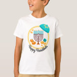 T-shirt Hanoukka colorée<br><div class="desc">Design Hanoukka lumineux et coloré avec menorah,  gelt,  dreidel,  beignets de sufganiyah et yamaka.</div>