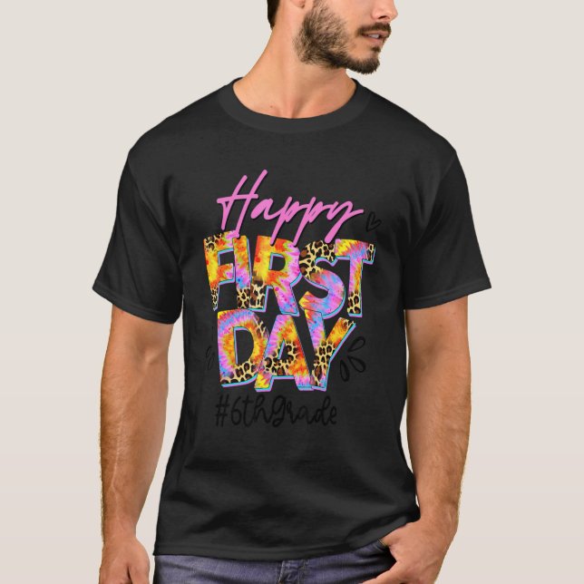 T-shirt Happy First Day Of School Tie Dye Leopard 6th Grad (Devant)