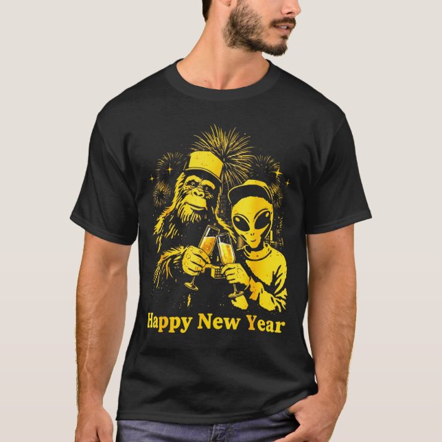 T-shirt Happy New Year 2026 Bigfoot Alien Lovers New Years (Devant)