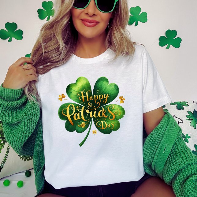 T-shirt Happy St Patrick's Day pour le Clover à quatre feu (Four Leaf Clover Happy St Patrick's Day T-Shirt)