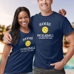 T-shirt Hawaii Pickleball Ajouter Club Nom du partenaire P<br><div class="desc">Montrez votre amour du pickleball Hawaii (changer facilement le nom de l'état et la couleur de la chemise) avec ce super tee-shirt de pickleball pour les clubs, équipes, partenaires ou tenues de cour quotidiennes. Ajoutez simplement vos 3 lignes de texte personnalisé pour créer une chemise de pickleball totalement unique. Idéal...</div>