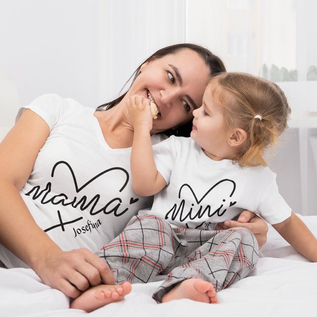 T-shirt Heart Mama avec nom personnalisé correspondant (Heart Mama with custom name matching T-Shirt)