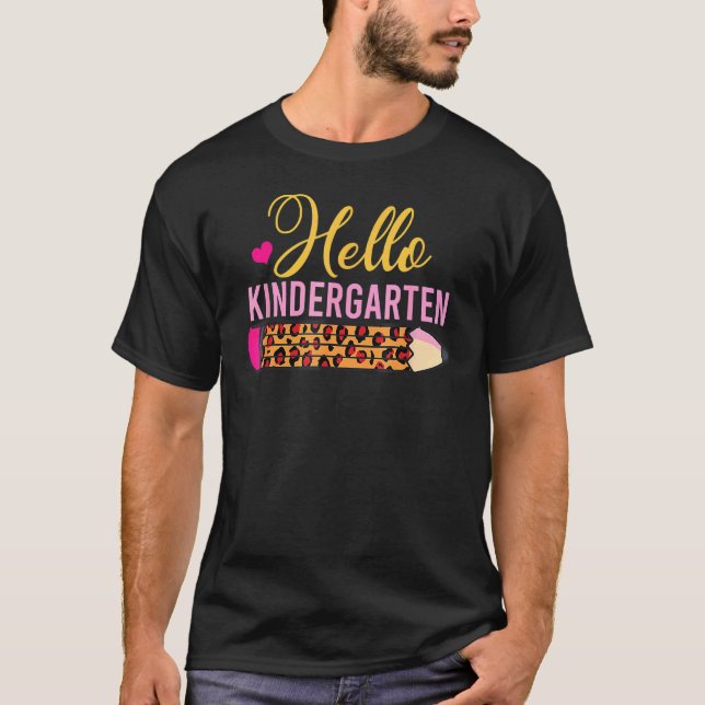 T-shirt Hello Kindergarten Leopard Back To School Teacher  (Devant)