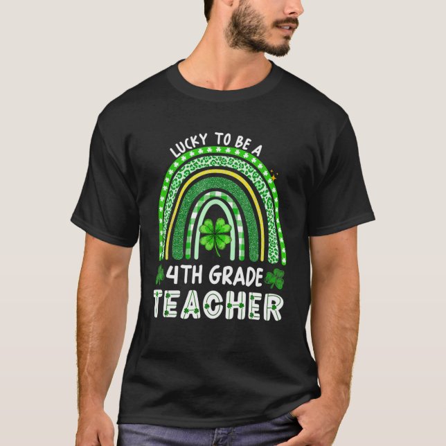 T-shirt Heureux D'Être Un Enseignant De 4E Année Rainbow S (Devant)