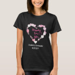 T-shirt Heureux Jamais après la Glittery Mariage de Coeurs<br><div class="desc">Un t-shirt mariage avec une illustration romantique d'un tas de petits coeurs roses brillants formant un cadre en forme de coeur. A l'intérieur, il est écrit "Happily Ever After" dans une police de style manuscrite tendance. Personnalisez avec les noms de la mariée et du marié et la date du mariage....</div>
