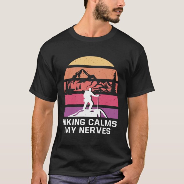 T-shirt Hiking Calms My Nerves Camping Trip Camper Travel  (Devant)