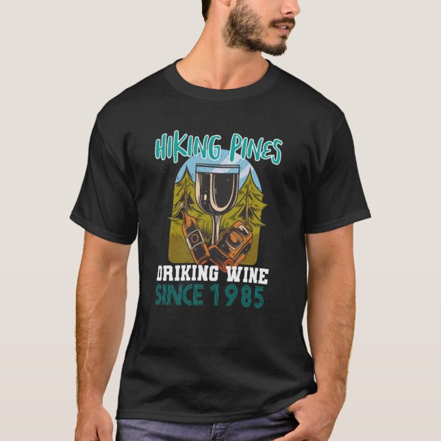 T-shirt Hiking pines drinking wine since 1985 (Devant)