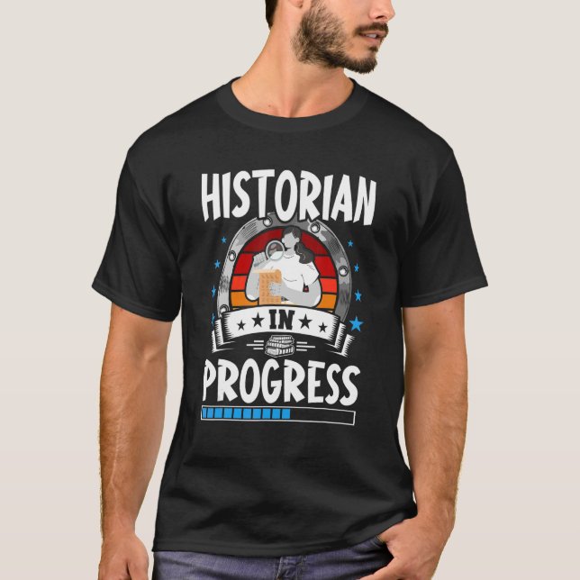 T-shirt Historian In Progress Trainee Student (Devant)