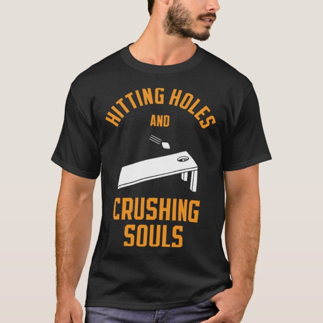 T-shirt Hitting Holes and Crushing Souls Cornhole Tailgate (Devant)