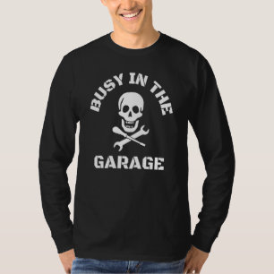 T-shirt Homme occupé dans le garage mécanicien automobile