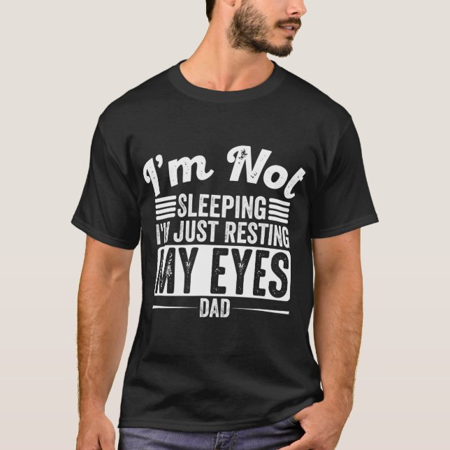 T-shirt Hommes Je ne dors pas Je ne fais que me reposer le (Devant)
