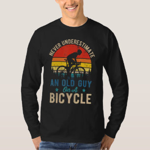 T-shirt Hommes N'underestimez Jamais Un Vieux Sur Un Vélo
