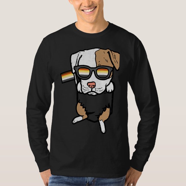T-shirt Hommes Pitbull Poche Chien Lgbtq Ours Gay Drapeau  (Devant)