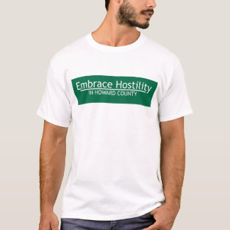 T-shirt Hostilité d'étreinte dans le comté de Howard