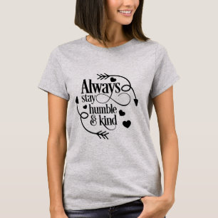 T-shirt humble et aimable toujours de séjour