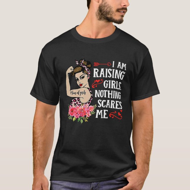 T-shirt I Am Raising Girls Mom Life Rosie The Riveter Moth (Devant)