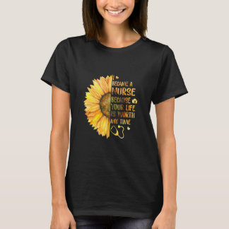 T-shirt I Camcams A Nurse Because Your Life Is Worth My Ti
