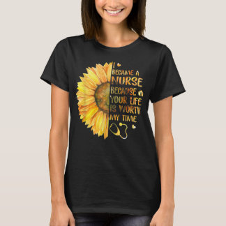 T-shirt I Camcams A Nurse Because Your Life Is Worth My Ti