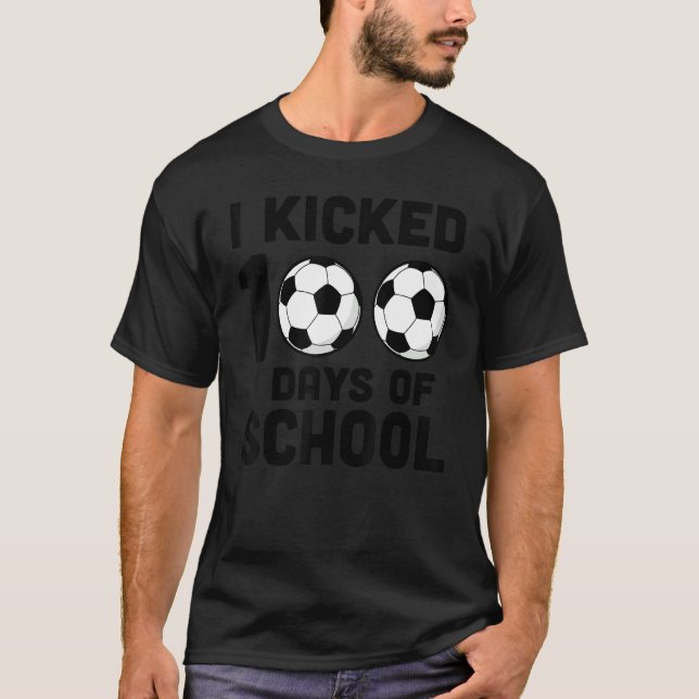 T-shirt I Kicked 100 Days Of School  100th Soccer Player B (Devant)