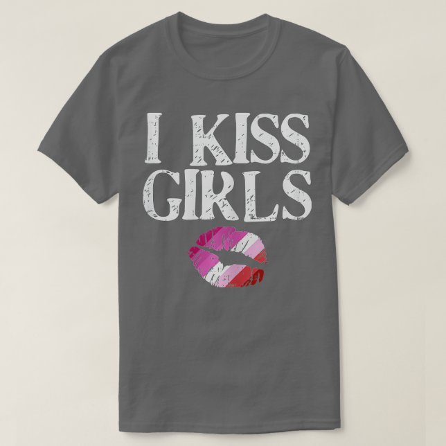 T-shirt I Kiss Girls Lesbian Pride Lips Butch Gay Drapeau  (Design devant)