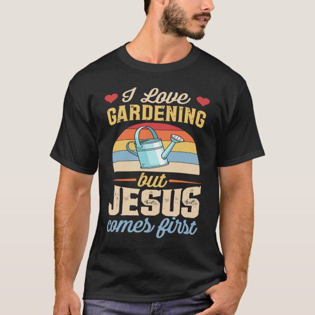 T-shirt I Love Gardening But Jesus Comes First  Christian (Devant)