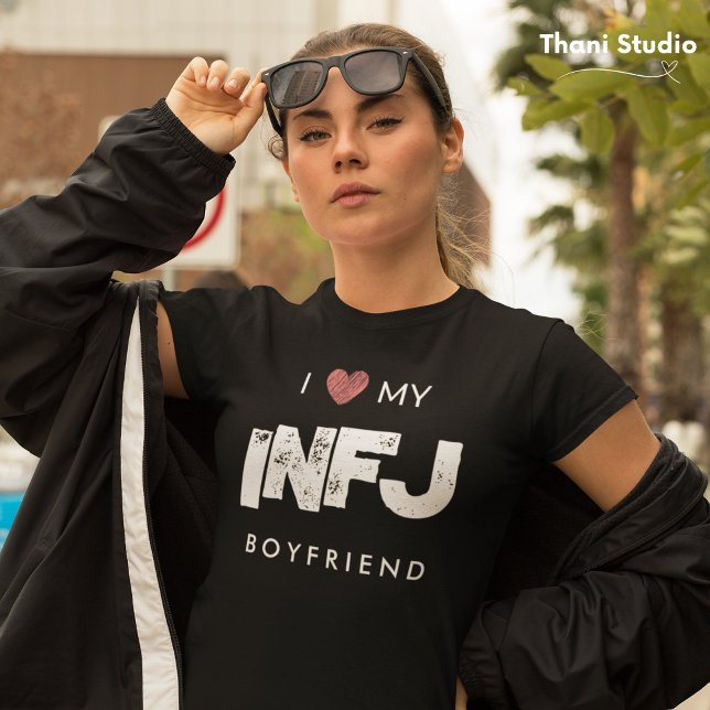 T-shirt I Love My Boyfriend Personnalité Traits Valentine (Créateur téléchargé)