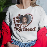 T-shirt I Love My Boyfriend Photo Pink Brown<br><div class="desc">Vous recherchez un cadeau unique et romantique ? Ne cherchez pas plus loin que cette coutume I Love My Boyrfriend chemise photo ! Téléchargez simplement une photo de vous-même, et Zazzle l'imprimera sur une chemise pour vous. Cette chemise est parfaite pour les anniversaires, la Saint-Valentin ou toute autre occasion spéciale....</div>