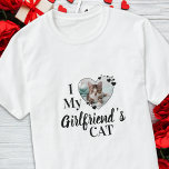 T-shirt I Love My Girlfriend's Cat Photo personnalisée<br><div class="desc">Qui aimez-vous vraiment ? Votre petite amie ou son chat ! Offrez un cadeau parfait à votre petit ami cette journée de valentines avec cette drôle de chemise amoureux des chats ! Un must pour chaque amoureux des chats, chat maman et chat papa ! Un tour amusant sur I Love...</div>