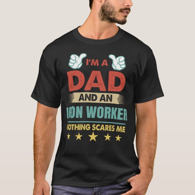 T-shirt I m A Dad And An Iron Worker Nothing Scares Me (Devant)
