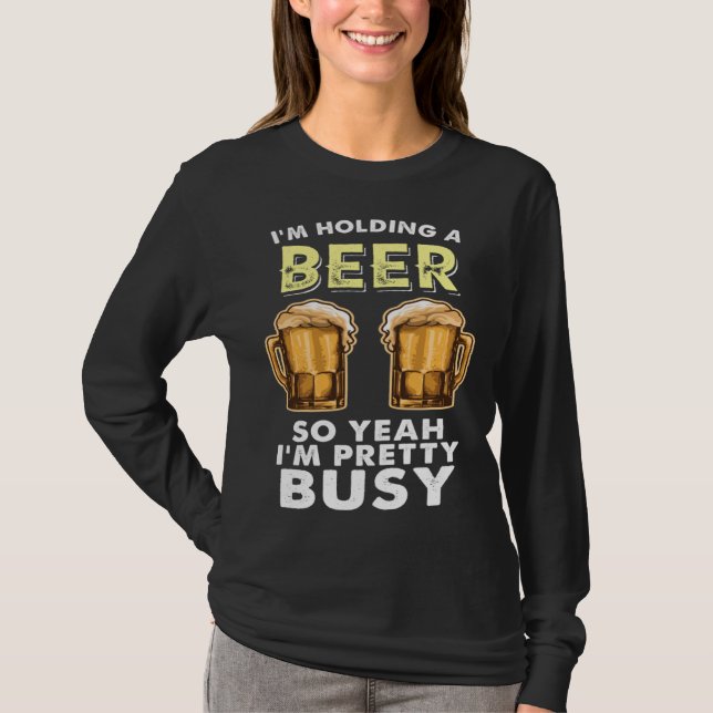 T-shirt I m Pretty Busy I M Holding A Beer Sarcastic (Devant)
