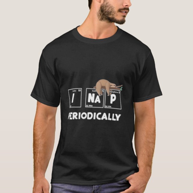 T-shirt I Nap Periodically Science Sloth Periodic Table (Devant)