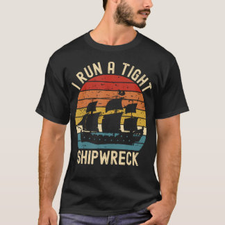 T-shirt I Run A Tight Shipwreck Funny Vintage Boat Captain