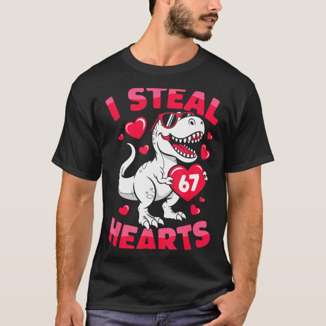 T-shirt I Steal 67 Hearts Funny 67 Valentine Dinosaur Men  (Devant)