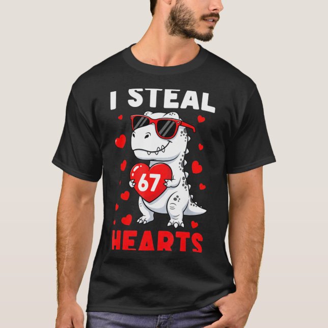 T-shirt I Steal 67 Hearts Funny 67 Valentine Dinosaur Men  (Devant)