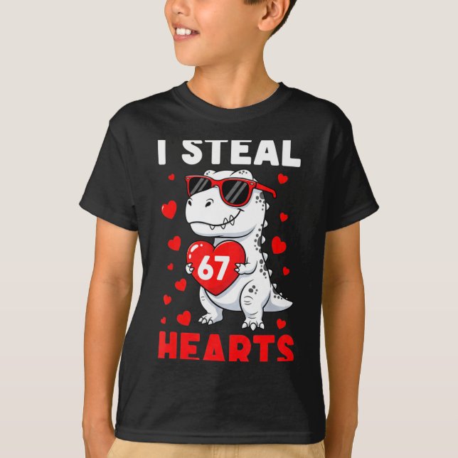 T-shirt I Steal 67 Hearts Funny 67 Valentine Dinosaur Men  (Devant)
